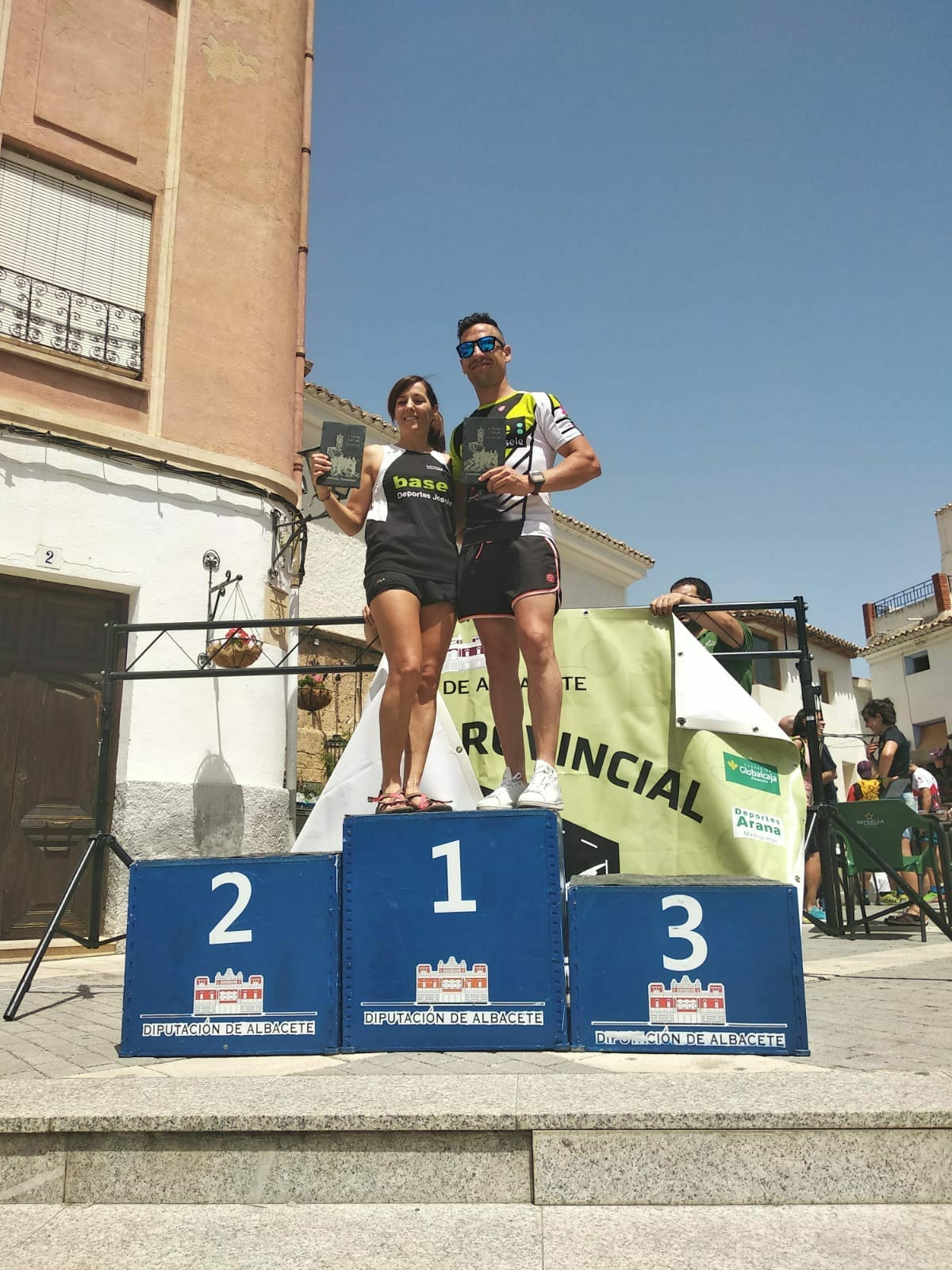 atletas en pódium