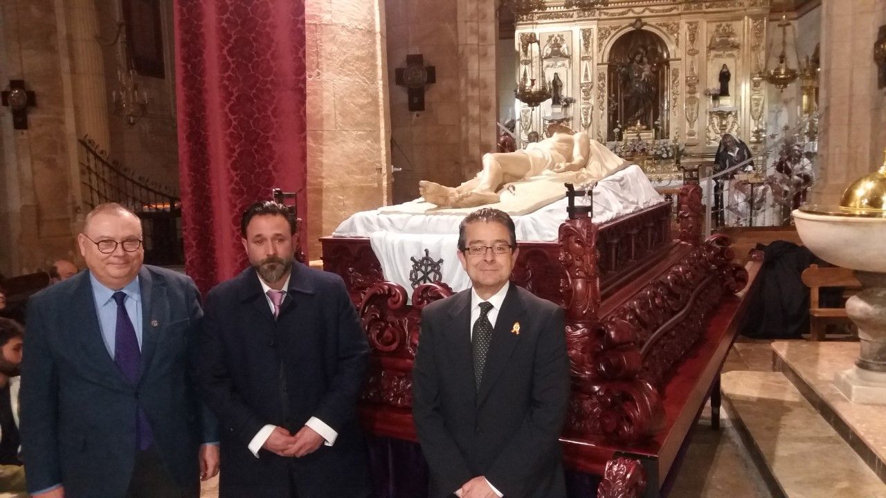 nuevo trono yacente